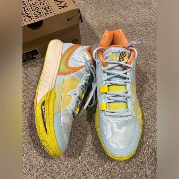 Nike Kyrie 8 - Picture 4 of 6